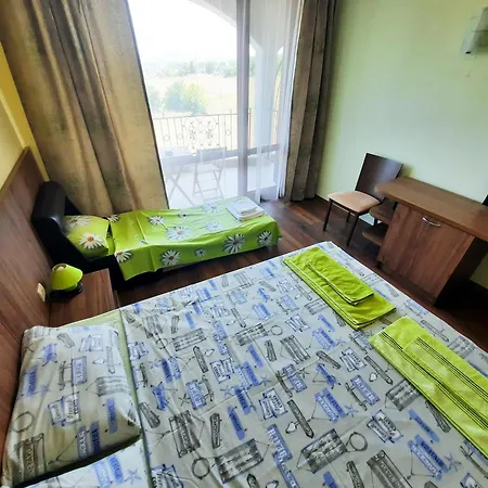 Family Delfa Bed & Breakfast