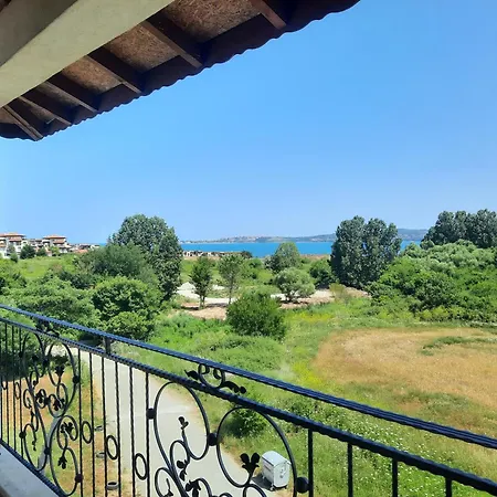 Family Delfa Bed & Breakfast 4*