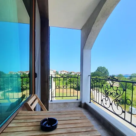 Family Delfa Bed and Breakfast