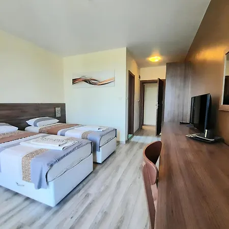 Family Delfa Bed and Breakfast