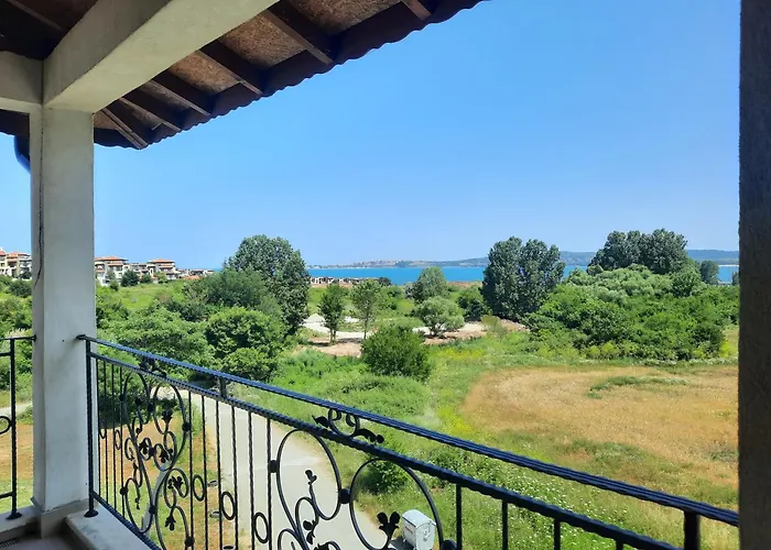 Family Delfa Alojamento de Acomodação e Pequeno-almoço 4*